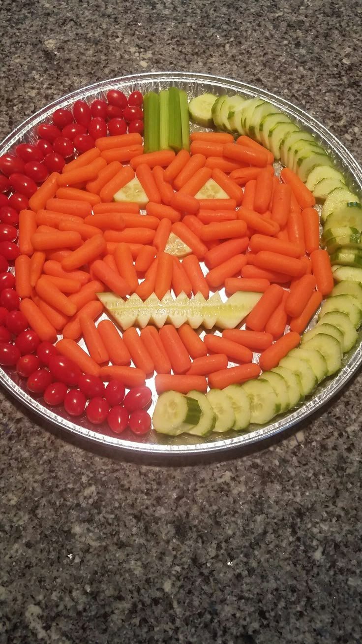 Halloween Veggie Tray for Festive Parties | Easy halloween veggie tray, Halloween veggie tray ideas, Halloween veggie platter