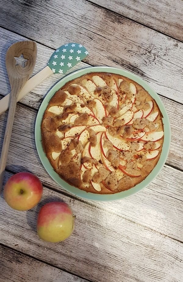 Low Carb Ofenpfannkuchen mit Äpfeln und Streuseln - Chaos & Konfetti