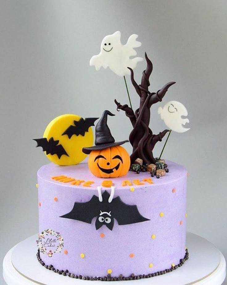 Spooky Halloween Bats Cake | Halloween cupcake design, Cute halloween cakes, Halloween cake design