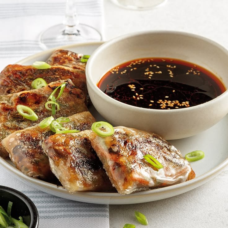 Dumplings croustillants en feuilles de riz