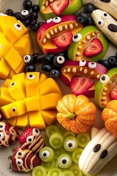 Halloween Obstplatte – The Ultimate Colorful Halloween Platter of Adorably Spooky Fruits