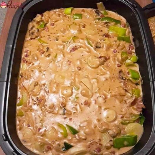 Jägertopf mit 2 kg Schnitzelfleisch das lieben einfach alle!
2 kg Schnitzelfleisch
1 Pkt. Maggi, Würzmischung
2 Pkt. Schmelzkäse
3 Stange/n Porree
4 Dose/n Champignons, á 425 g
2 Scheibe/n R...