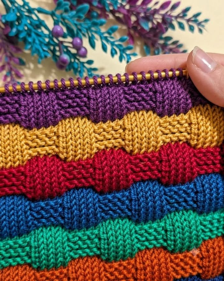 Der squishigste Stich, den du je stricken wirst! 🧶✨ Nur rechte und linke Maschen, aber schau dir diese unglaubliche 3D-puffige Textur an!