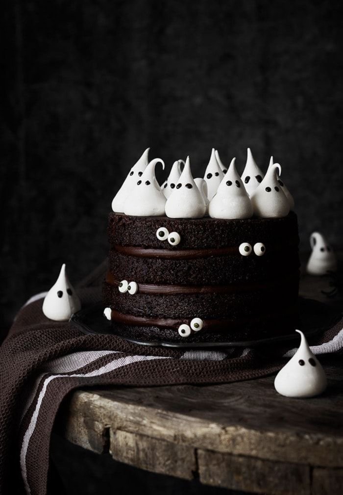 25 Spooky Halloween Cakes to Bake This October