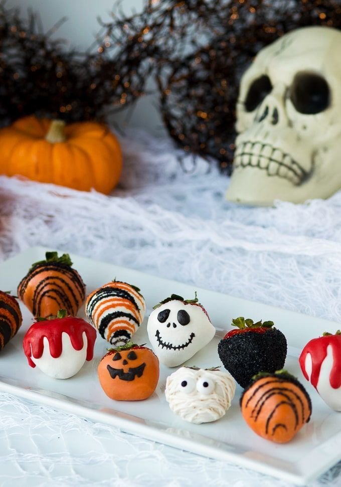 Halloween Chocolate Covered Strawberries | Recetas de postres de chocolate, Calaveras de chocolate, Bolo de nutella