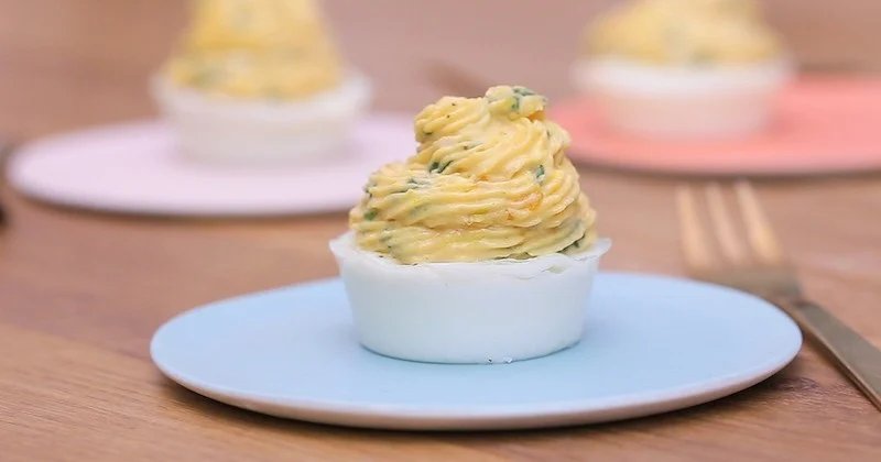 œufs mimosas avec un look cupcake