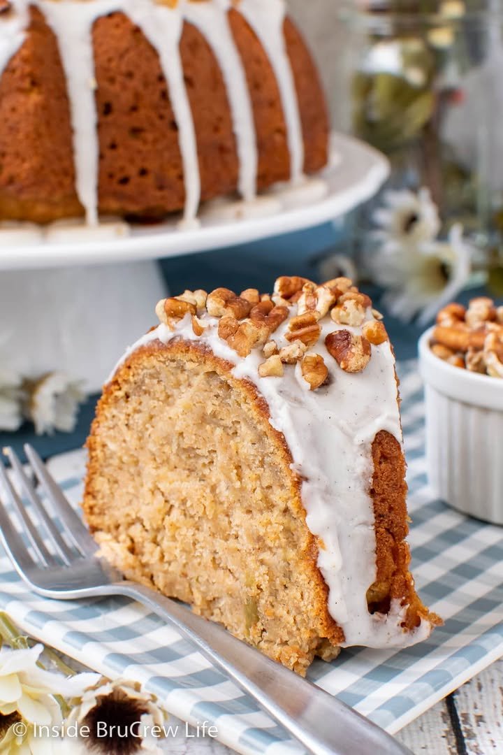 Apple Spice Cake! 🍎 This moist cake is loaded with fresh apples and plenty of warm spices.

💕 Comment APPLE below to have this recipe sent to you!