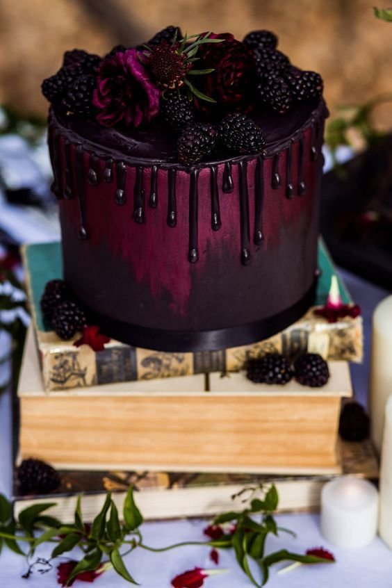 18 Elegant Halloween Wedding Cakes For Halloween Weddings