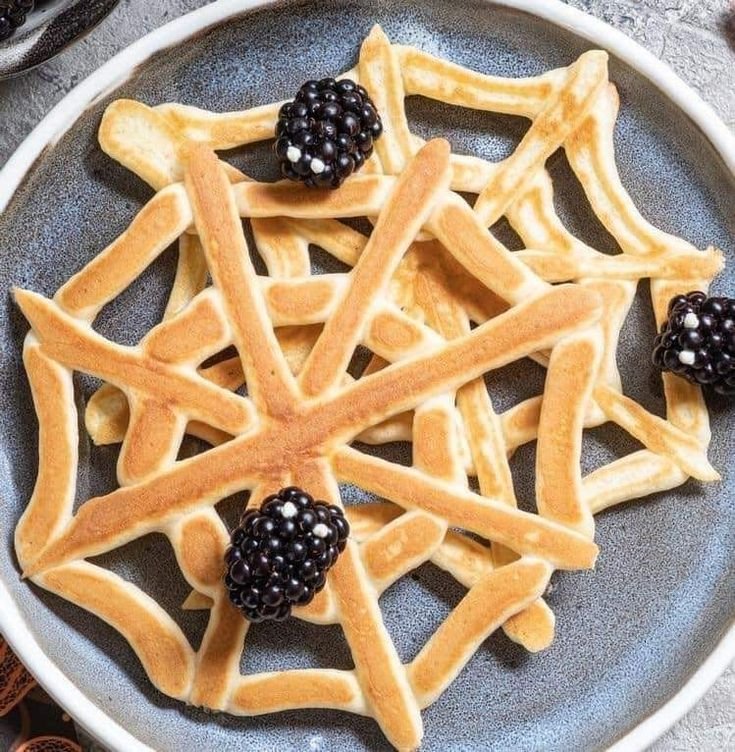 Pancake Spaghetti: The Latest Viral Breakfast Trend | Halloween breakfast ideas, Halloween party food inspiration, How to make spider web pancakes
