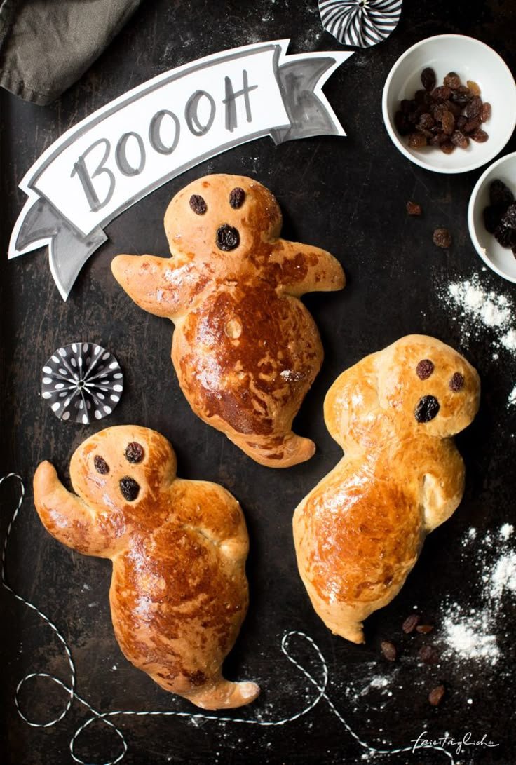 Weckgeister & Stutengespenster, (Rezept ohne Raffinadezucker), diese Stutenkerle haben sich für Halloween mal ganz gruselig in Schale geworfen. - feiertäglich foodblog
