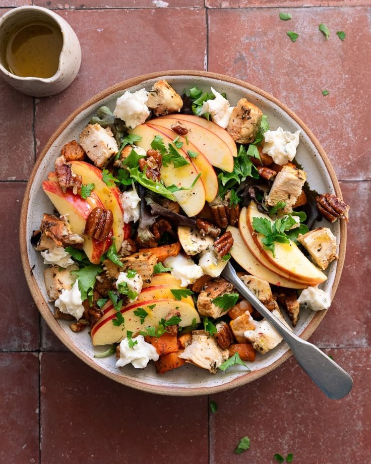 Salade d'automne à la patate douce, pomme et poulet grillé - Clemfoodie