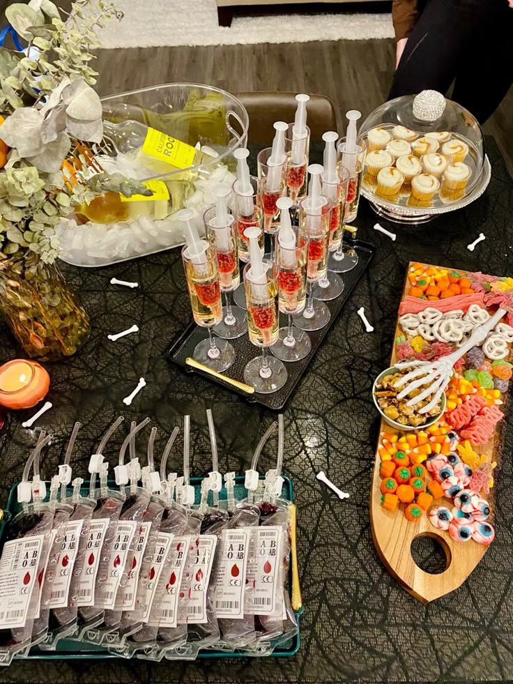 Halloween | Halloween Party Ideas | Cocktail | Halloween Decor | Fall | Autumn | Fall theme party |