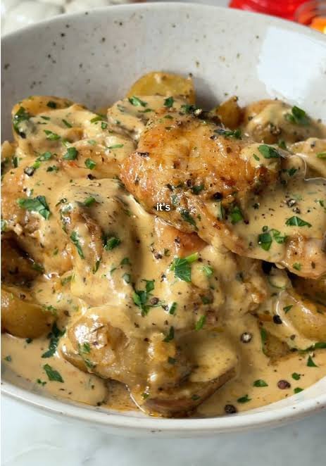 Slow Cooker Creamy Chicken and Potatoes