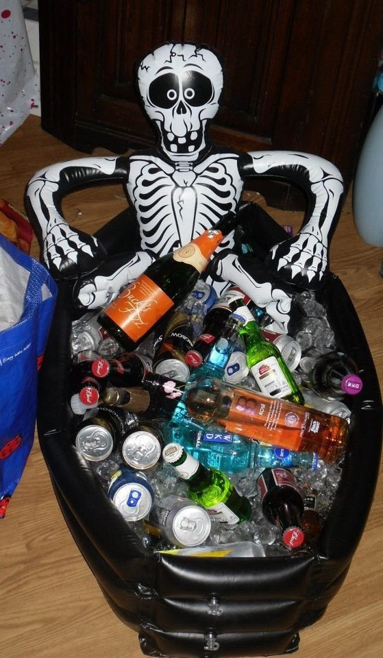 Halloween drinks cooler | Halloween party cooler ideas, Halloween bucket drinks, Cocktails halloween