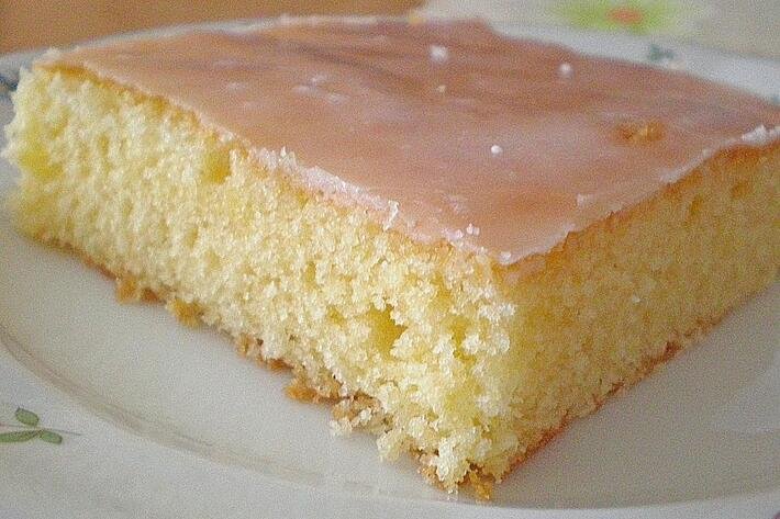 Zitronenkuchen vom Blech, megasaftig! - Kochen Mit Uns