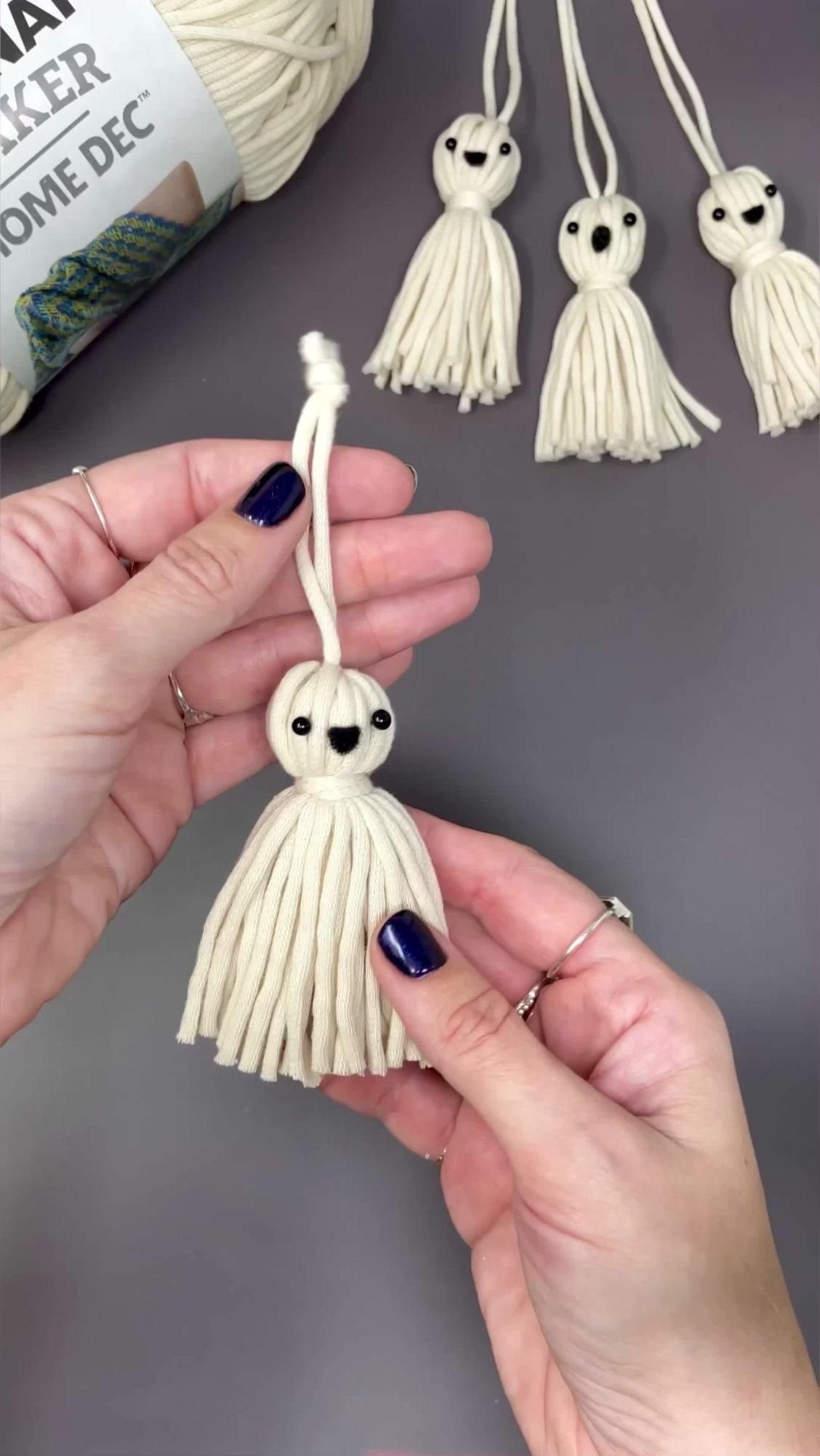 Crochet Ghost Tassels: Quick Tip 6 Crochet Tip: Ghost Tassels
