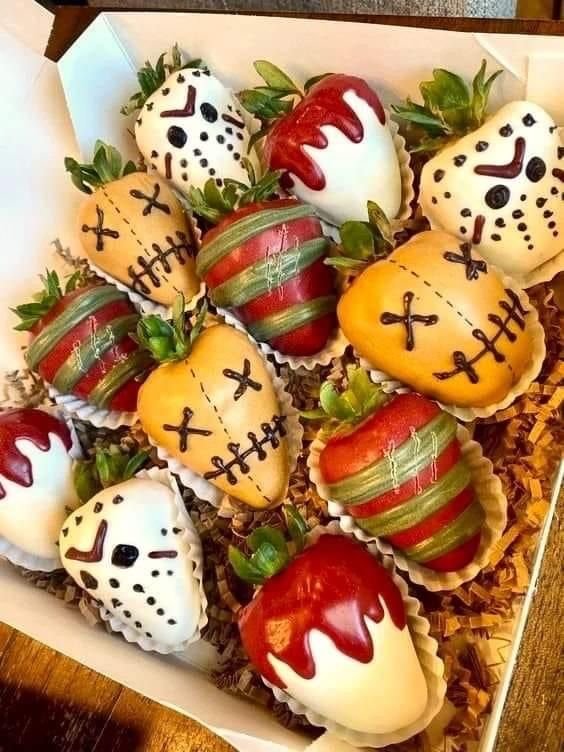 Spooky Halloween Themed Strawberry Designs | Halloween strawberry ideas, Halloween treats strawberries, Horror treats