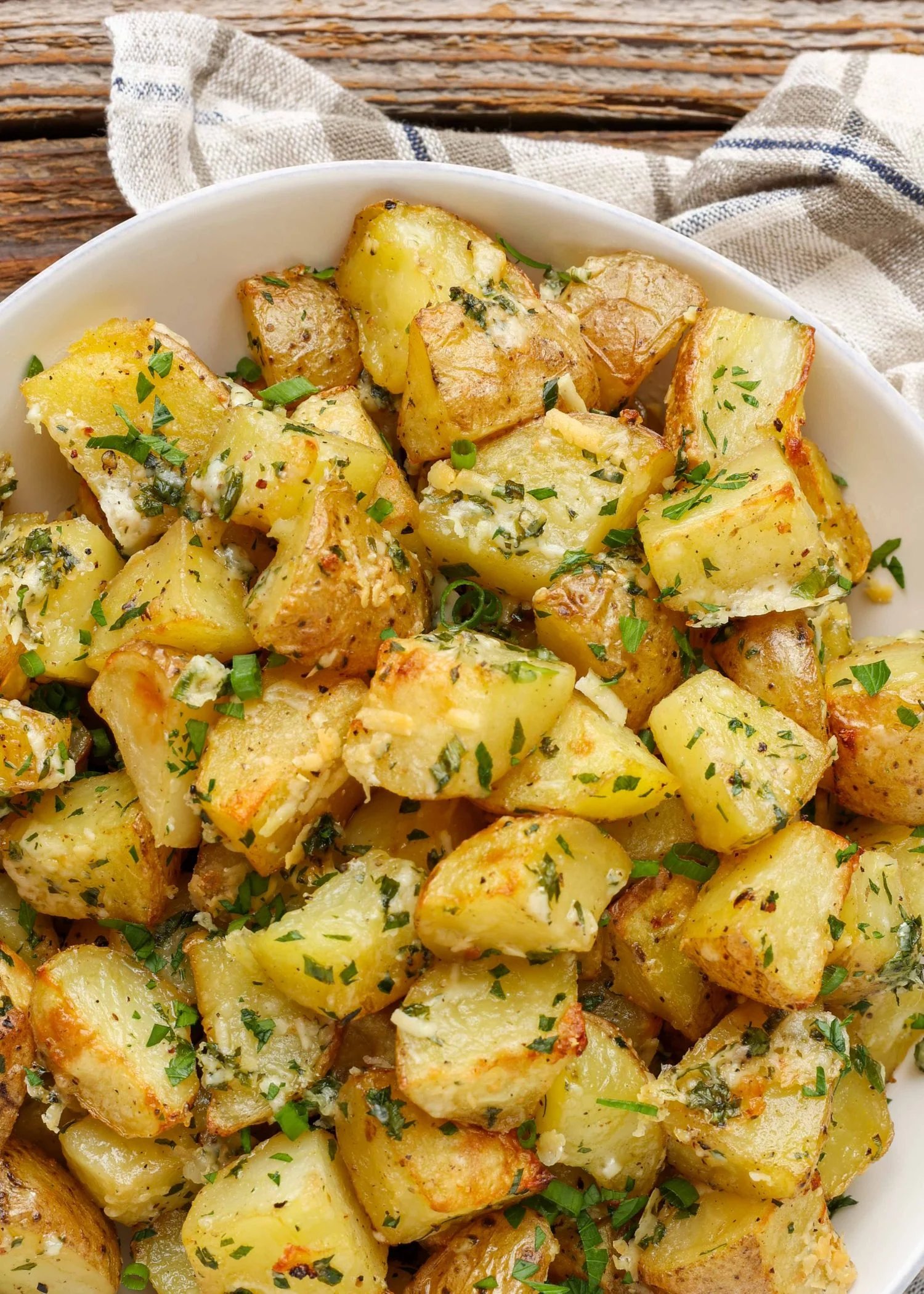 Easy Garlic Parmesan Roasted Potatoes Recipe for Family Dinner