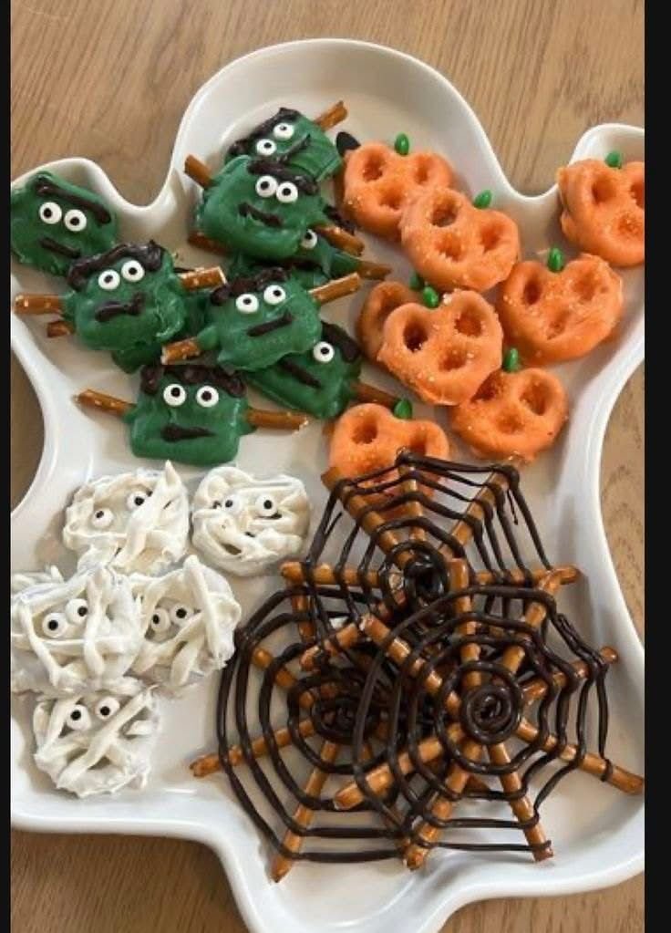 Edible crafts halloween | Witches and wizards halloween treat, Edible witches, Halloween pretzel ideas