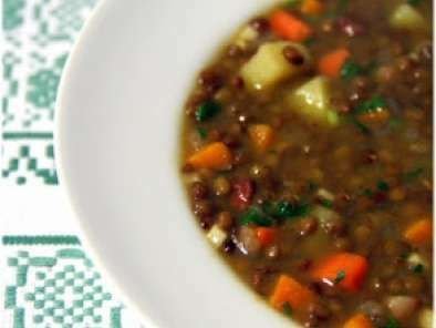 Soupe aux lentilles à la paysanne | Comment faire une soupe de lentilles, Idées de plats réconfortants pour le dîner, Recette de soupe d'hiver bien consistante