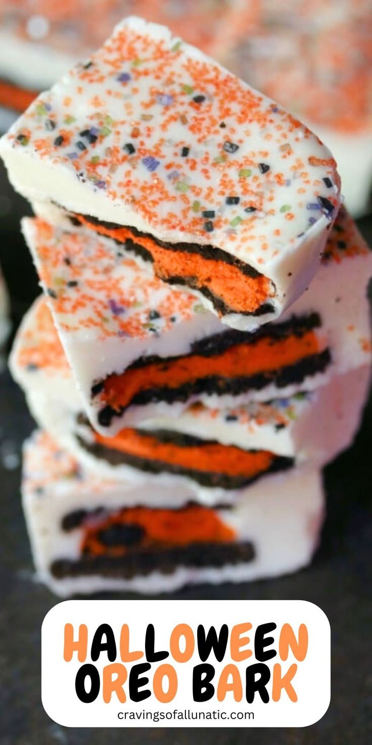 Halloween Oreo Bark - This quick and easy candy recipe is perfect for Spooky Season!
