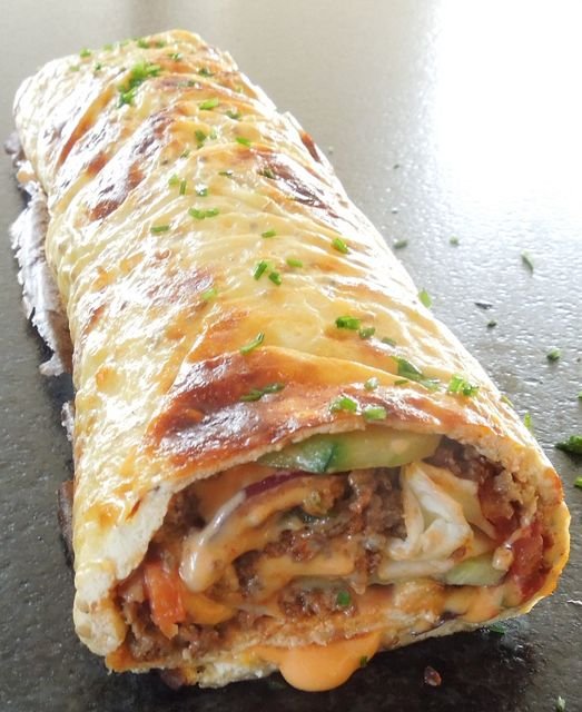 Rinderhackfleisch-Käse-Rolle