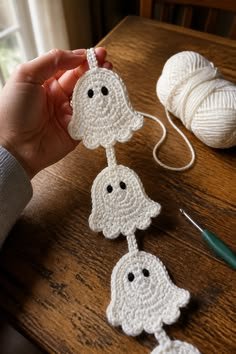 Cute Halloween Crochet Ideas Featuring Ghost Garlands 6 22 Cute Halloween Crochet Ideas Featuring Ghost Garlands