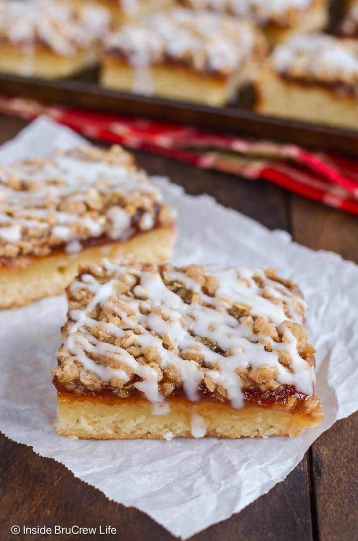 Apple Butter Coffee Cake! 🍎 Layers of soft cake, apple butter, oat crumble, and a sweet glaze.

💕 Comment APPLE BUTTER below to have this recipe sent to you.