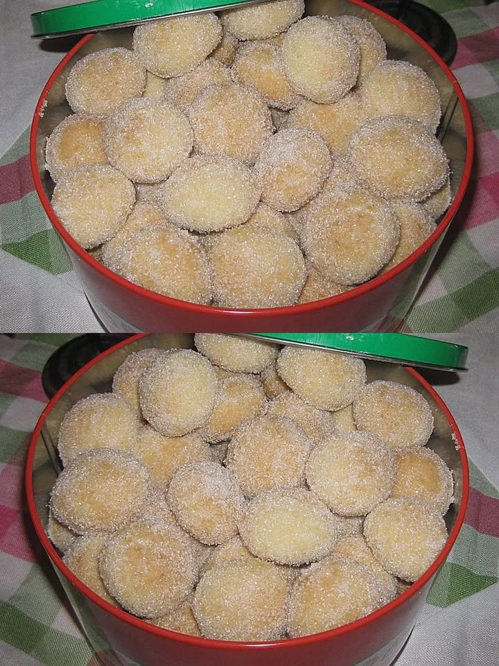 5 Minuten Weihnachtsbällchen, jedes Jahr ein Muss
Die sind mit soooo lieb, ich mache sie jedes Jahr!
Zutaten
250 g Butter
100 g Zucker
2 Eigelb
1 Pck Vanillezucker
300 g Mehl
100 g gemahlene...