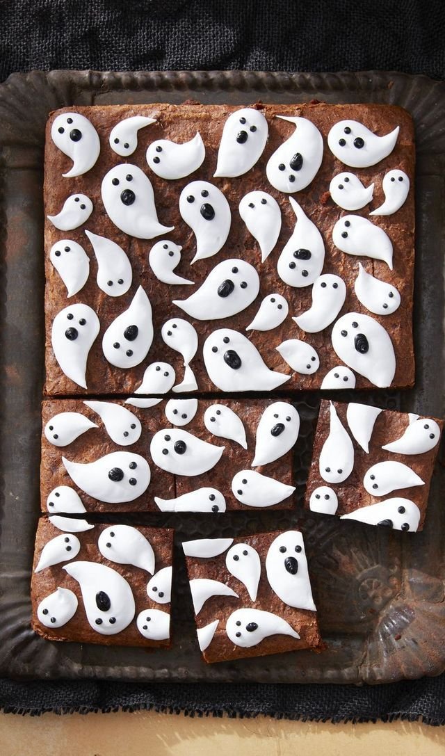 Marshmallow Ghost Brownies Halloween Treats Recipes | Halloween brownie designs, Halloween brownies decoration, Halloween brownies spooky