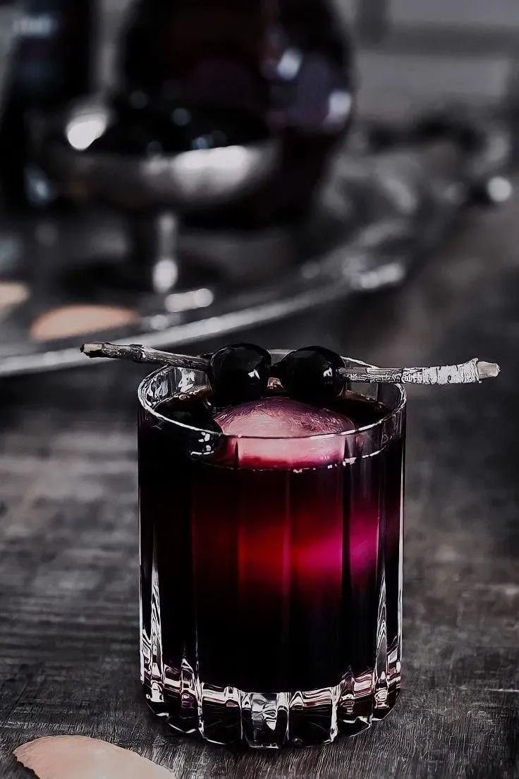 20 Spooky and Aesthetic Cocktails That Will Elevate Your Halloween Game