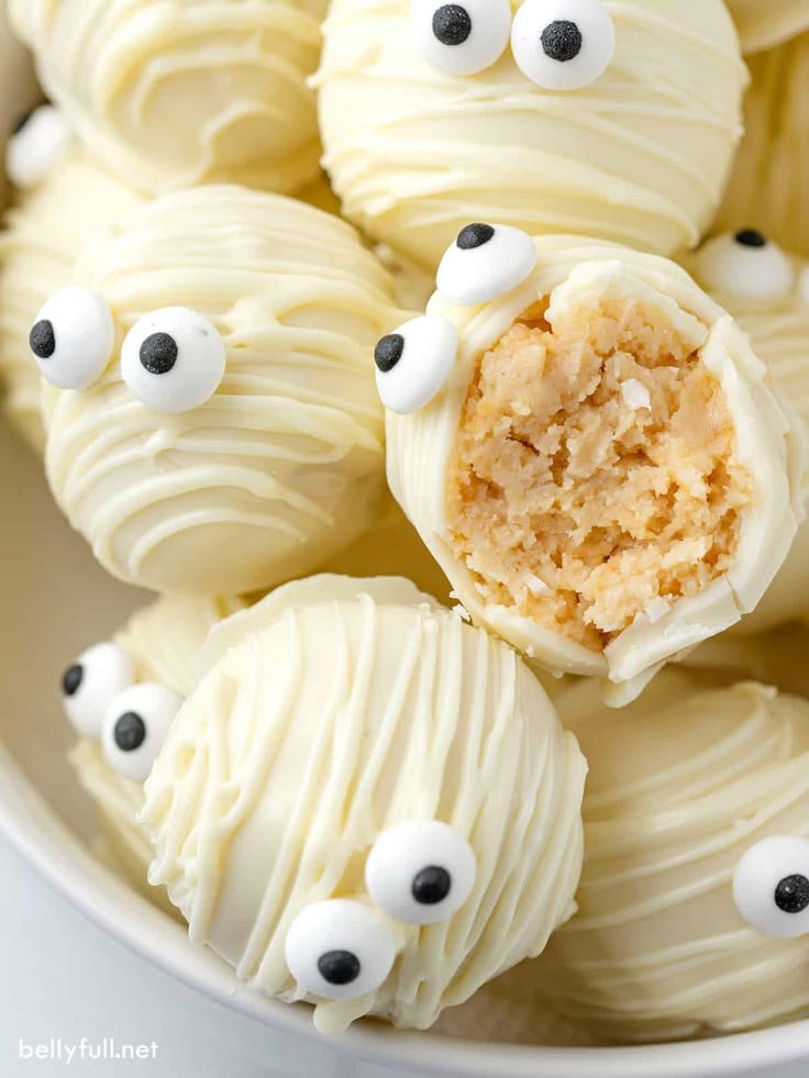 Halloween cake | Fun halloween food, Halloween food treats, Fun halloween desserts