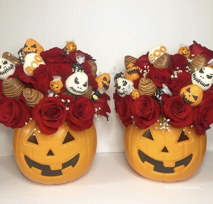 Halloween edible arrangements | Halloween cupcake bouquet, Halloween theme bouquet, Halloween chocolate covered