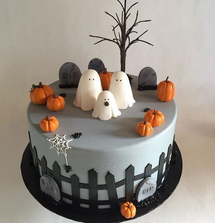 Halloween Cake with Ghost Decorations and Pumpkins | Ghost theme cake, Birthday cake ideas halloween, Halloween cake design ideas