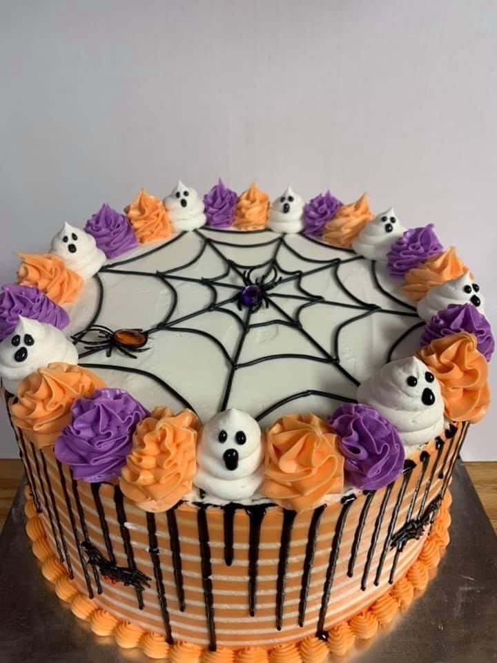 Spooky Halloween Cake with Purple Icing | Cute halloween cakes, Halloween cake design, Halloween cakes easy