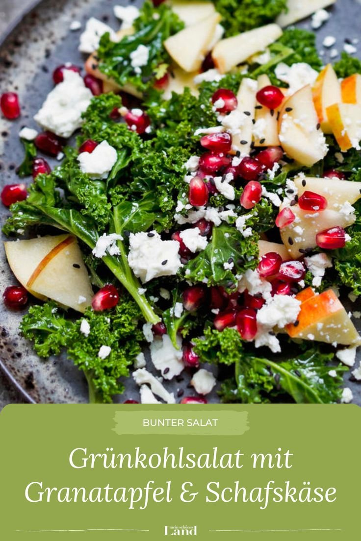 Grünkohlsalat mit Granatapfel und Schafskäse