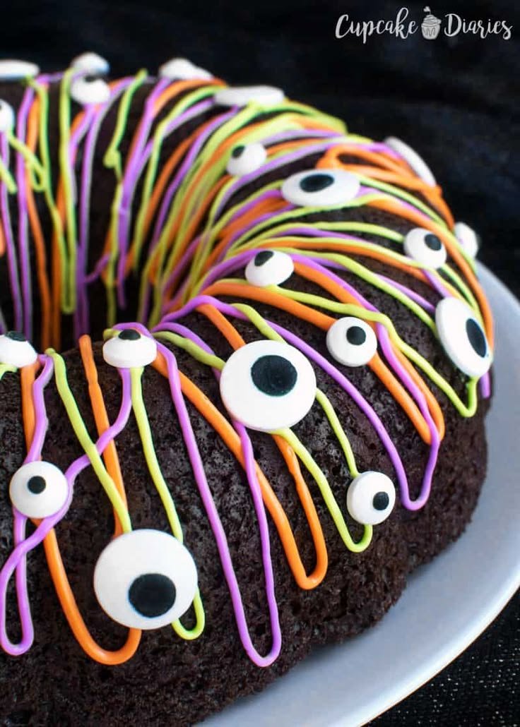 Monster Bundt Cake – 30 Days of Halloween 2016: Day 21 - Cupcake Diaries