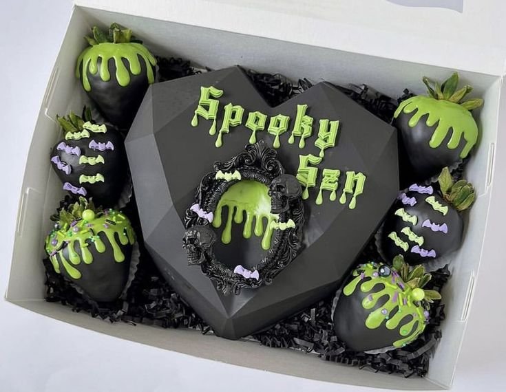 Spooky Halloween Chocolate Covered Strawberries | Frankenstein chocolate covered strawberries, Zombie strawberries, Coffin strawberries