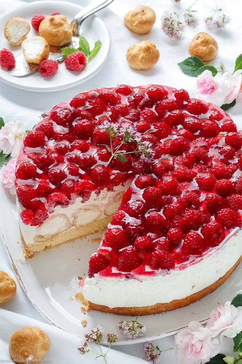 Windbeignet Cake with Berries Made Easy