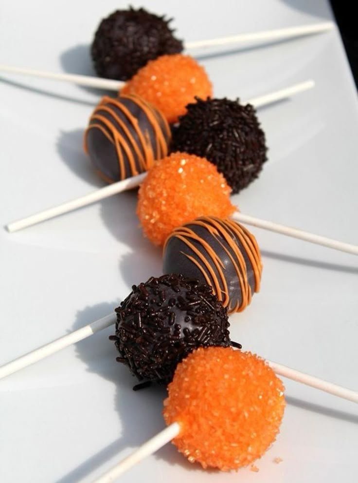 Halloween Cake Pops: Spooky Treats for Your Party | Cuisine halloween facile, Halloween cakepops, Halloween desserts