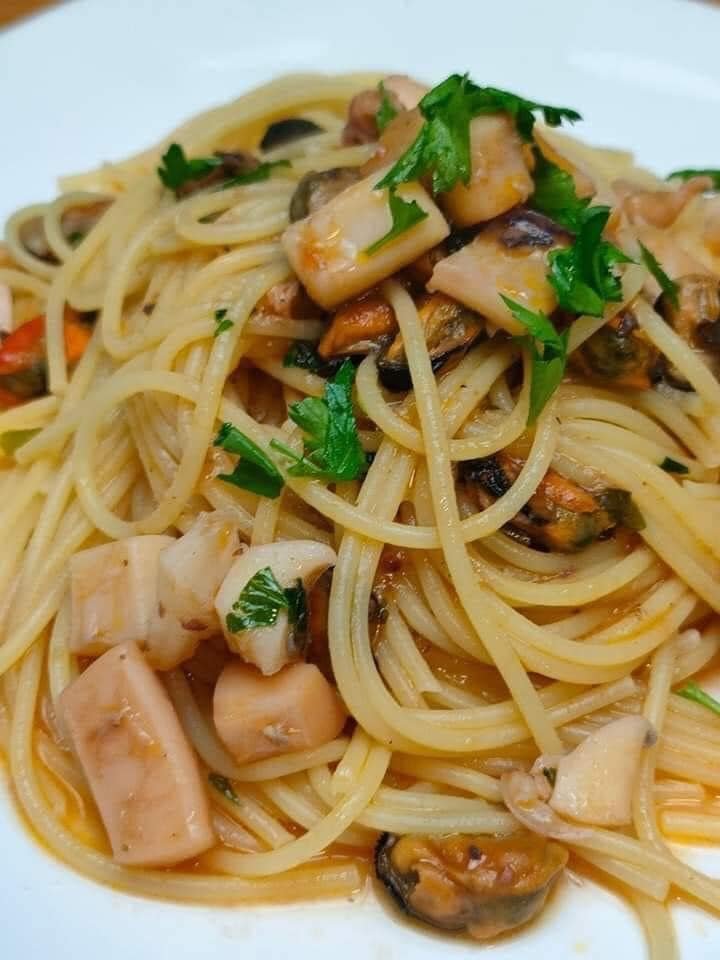 Spaghetti con calamari e cozze