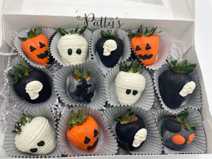 Halloween 🎃 Chocolate Covered Strawberries 🍓