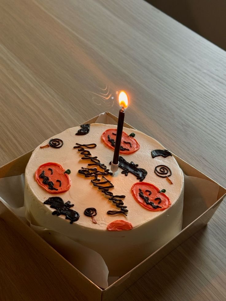 Halloweentown cake | Minimalist halloween cake, Birthday cake ideas halloween, Halloween cake decorating