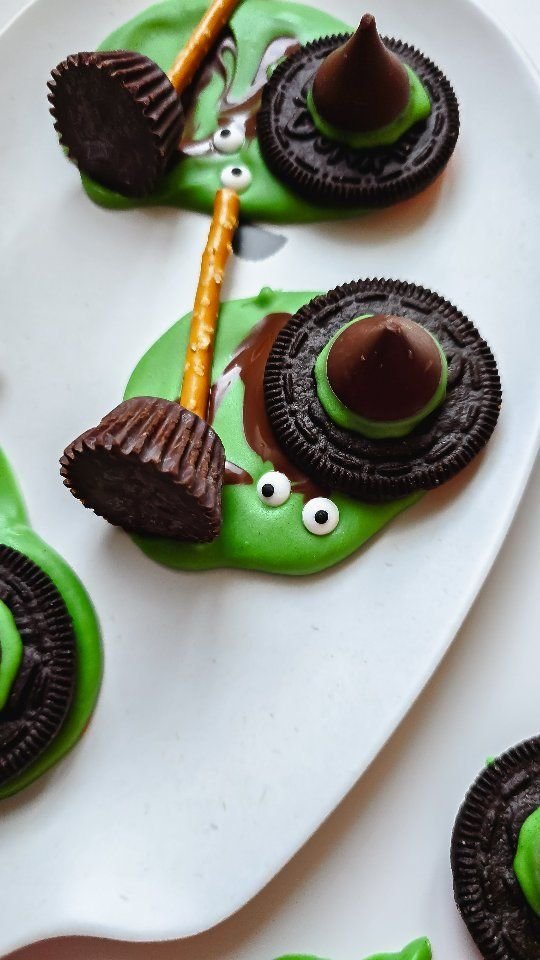Melting candy melts | How to melt candy, Halloween candy melt ideas, Brown candy