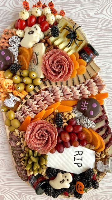Nightmare before christmas babyshower | Family gathering food, Halloween buffet food, Spooky charcuterie board