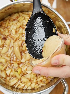 Bratapfelmarmelade mit Nüssen und Marzipan - mömax blog