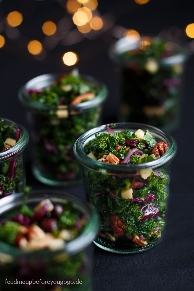 Wintersalat im Glas mit Grünkohl, Cranberrys und Champagner-Orangen-Dressing | Feed me up before you go-go