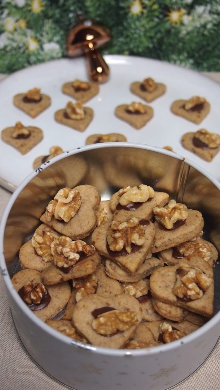 Healthy Walnut Cookies Without Refined Sugar | Schneller kuchen gesund, Gesunde plätzchenrezepte, Kuchen rezepte ohne zucker