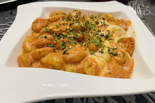 Gnocchi aus dem Ofen in Paprika-Tomaten-Sauce von fundelfish