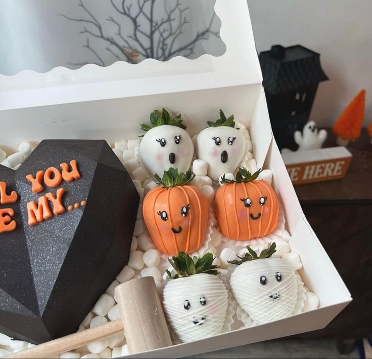 Halloween strawberries 👻